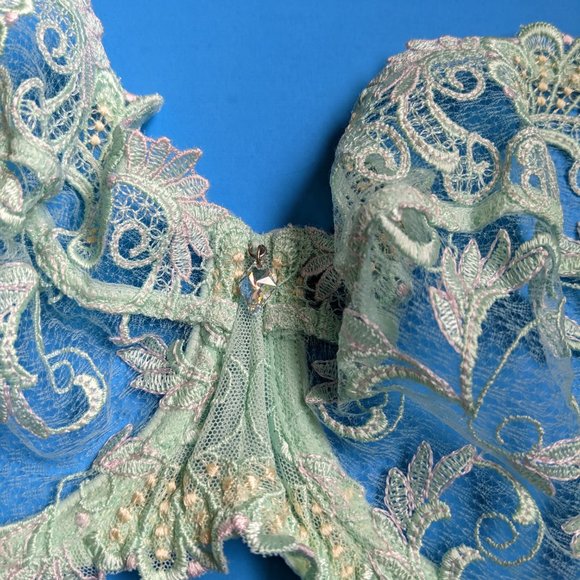 French lingerie with crystal detail - Picture 3 of 4